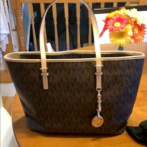 MICHAEL KORS POCKETBOOK